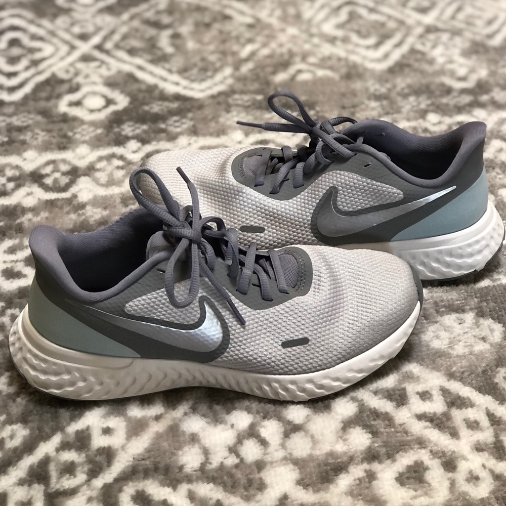Nike Women's Revolution 5 WIDE Running Sneakers